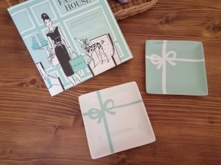 @ティファニーブルーのお皿がお作りになれます。(どちらか一枚)