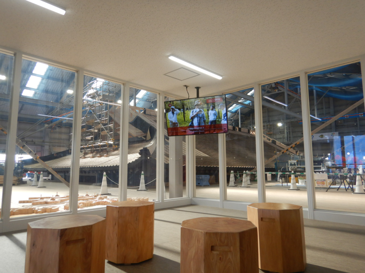 素屋根3階 正殿復元中