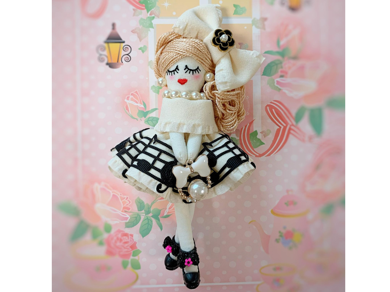 ■ルルベちゃん バックチャーム用チェーン付き■
縫わないで作るドールチャーム♪
話題のルルべちゃん作りが鹿児島で体験可能!
洋服やアクセサリーをつけてオリジナルのルルベちゃんを作りませんか?