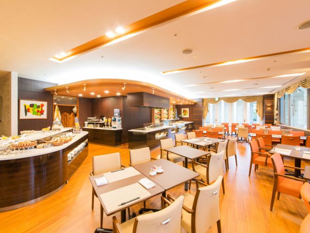 ホテルならではの洗練された空間でお料理をご堪能ください