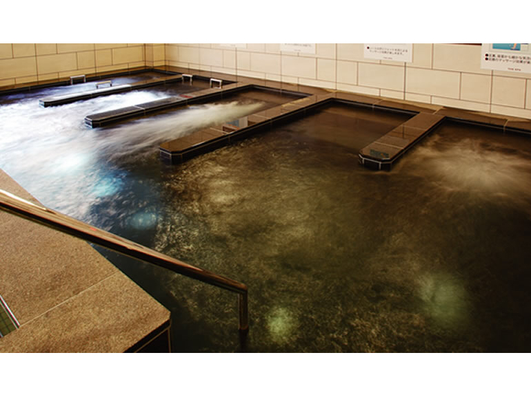 ジェットバス 〜男湯〜 5種類のジェット水流が楽しめるTHE SPA自慢のジェットバスです。水流の刺激で全身をくまなくマッサージ!