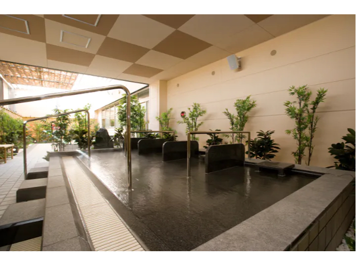 寝ころび湯(天然温泉)〜男湯〜  天然温泉の寝ころび湯です。ほのかなあたたかさを感じながらゆっくりとおくつろぎください