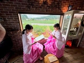 \大きな窓からみえる緑を眺めながらデトックス!/