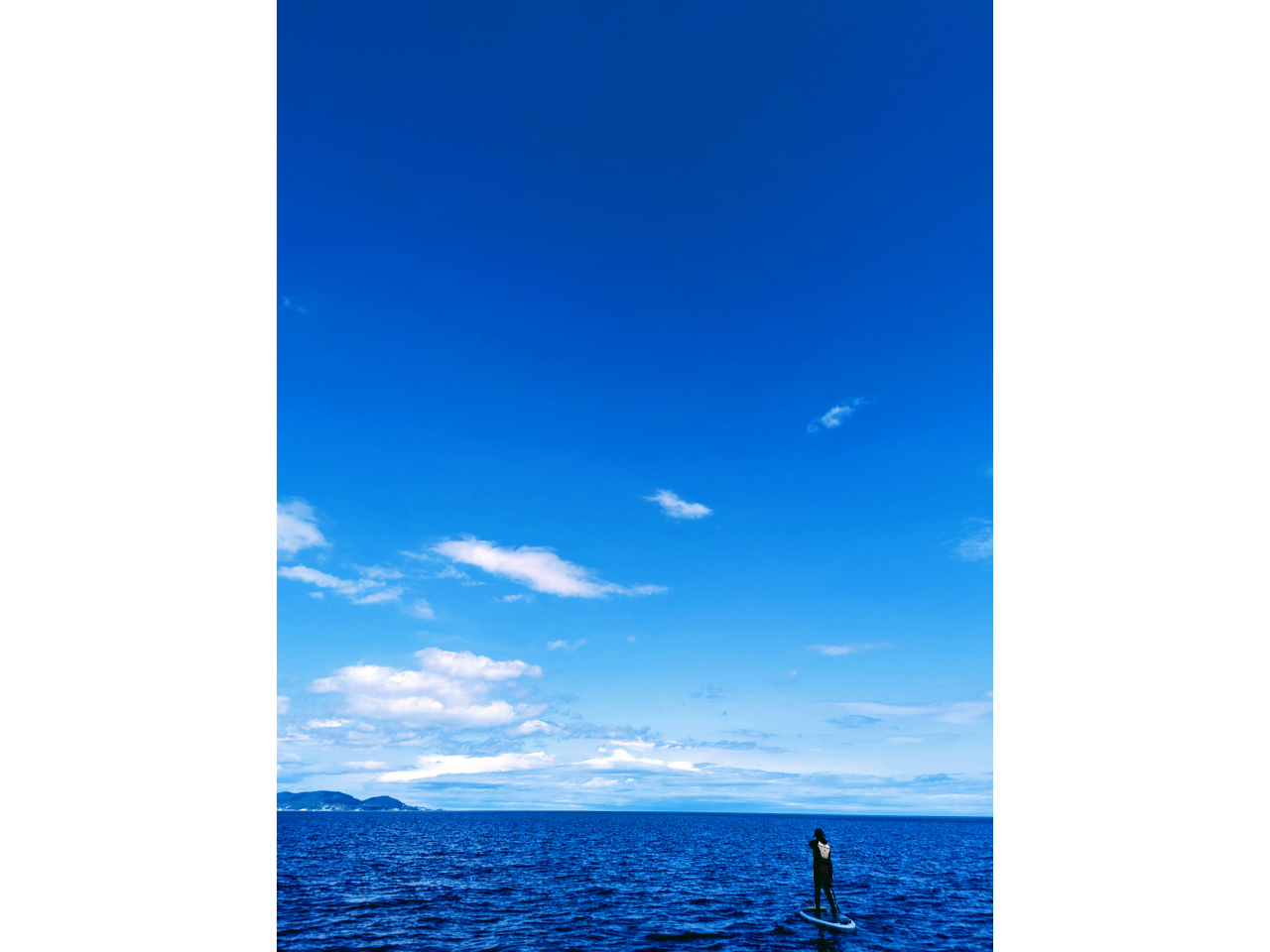 壮大な景色の中で漕ぐサップ。空の広さを感じる・・・。
