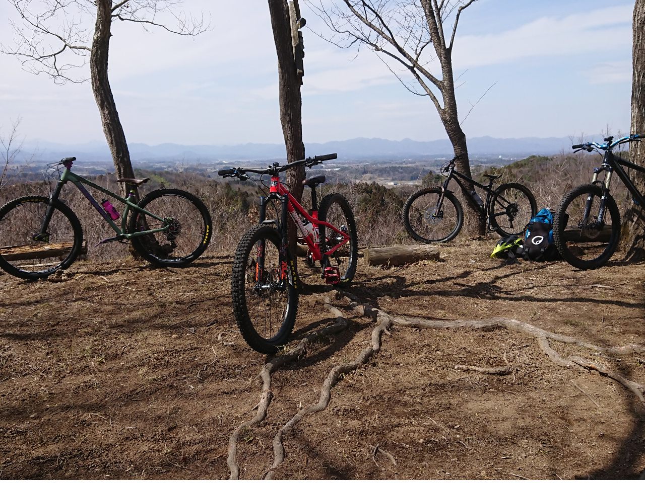 <R[X̕i>炵̂uł͉Ȗ؂̎RX]߂܂