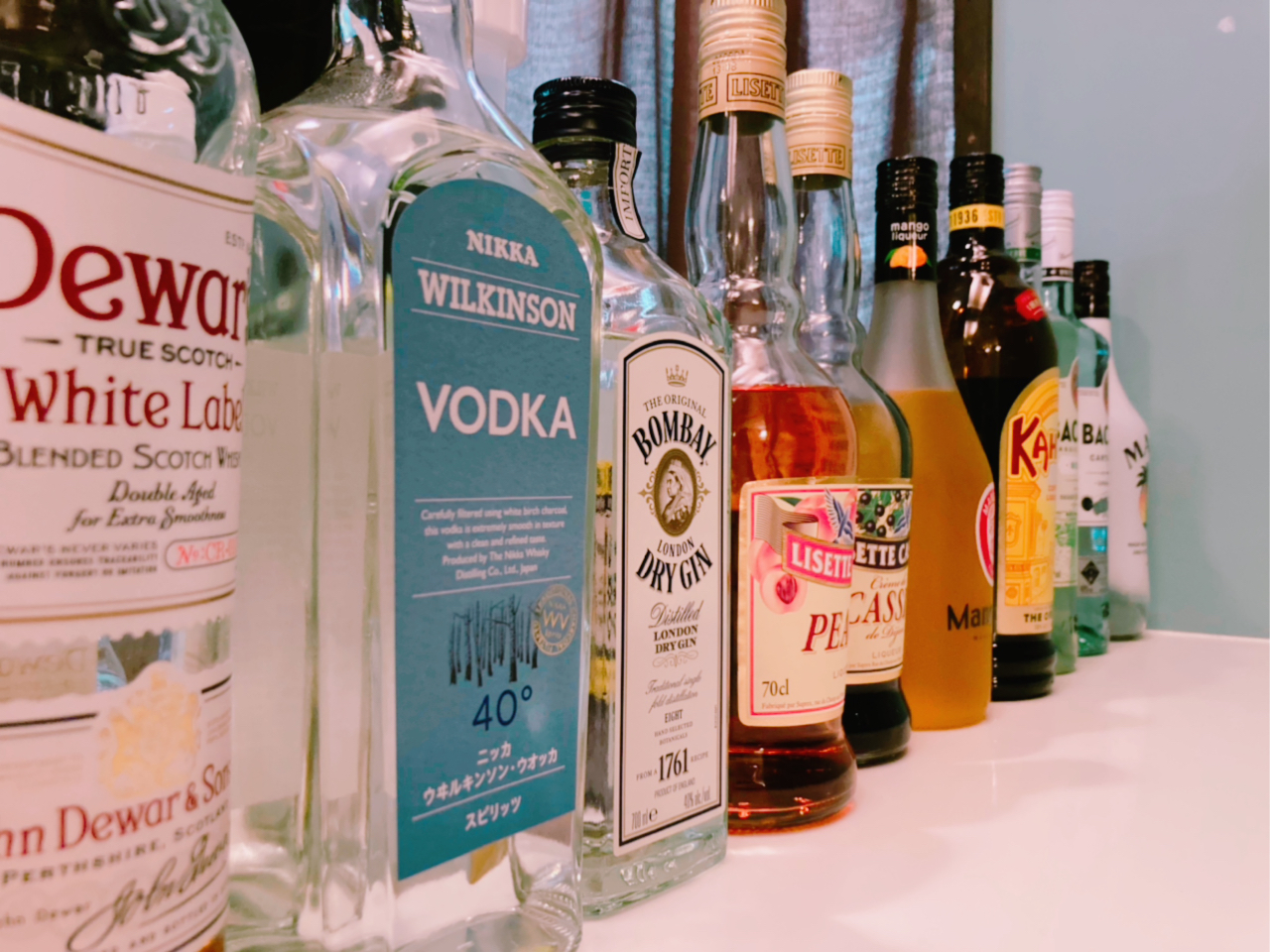 飲み放題のお酒も種類豊富にご用意しています。お酒を飲みながら本格的なマジックをお楽しみください♪