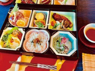 松花堂弁当(川魚含む) お部屋出しとなります♪