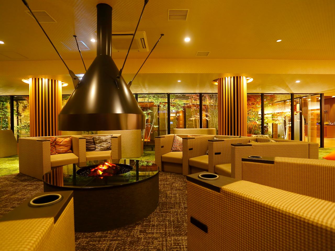 【くつろぎエリア】個室やバスタブ風エリア、ワーキングスペースなど様々なシーンでご利用いただけます。