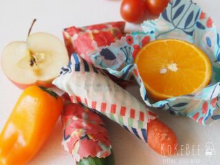 プラスチックラップの代わりに、お水で洗えて何度も繰り返し使用できる、みつろうエコラップ♪初心者でも簡単に手作りできます♪野菜の鮮度アップです!