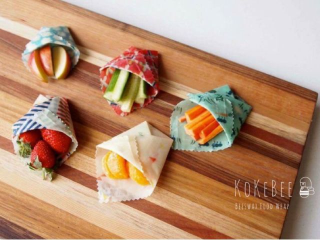 折り紙のように折れるので、コップを作り、手巻き寿司の具を入れても♪防災リュックに入れておくと、災害時にコップになります♪