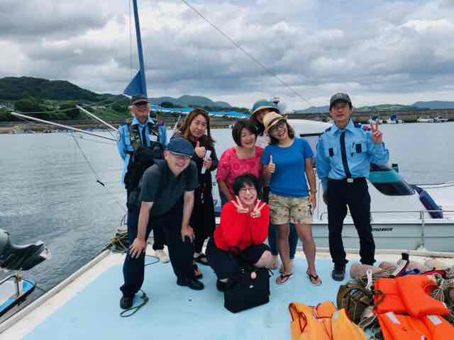 2時間クルーズの中継点、馬篠漁港で記念撮影