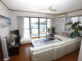 白を基調としたお部屋でゆっくりとお時間をお過ごしください