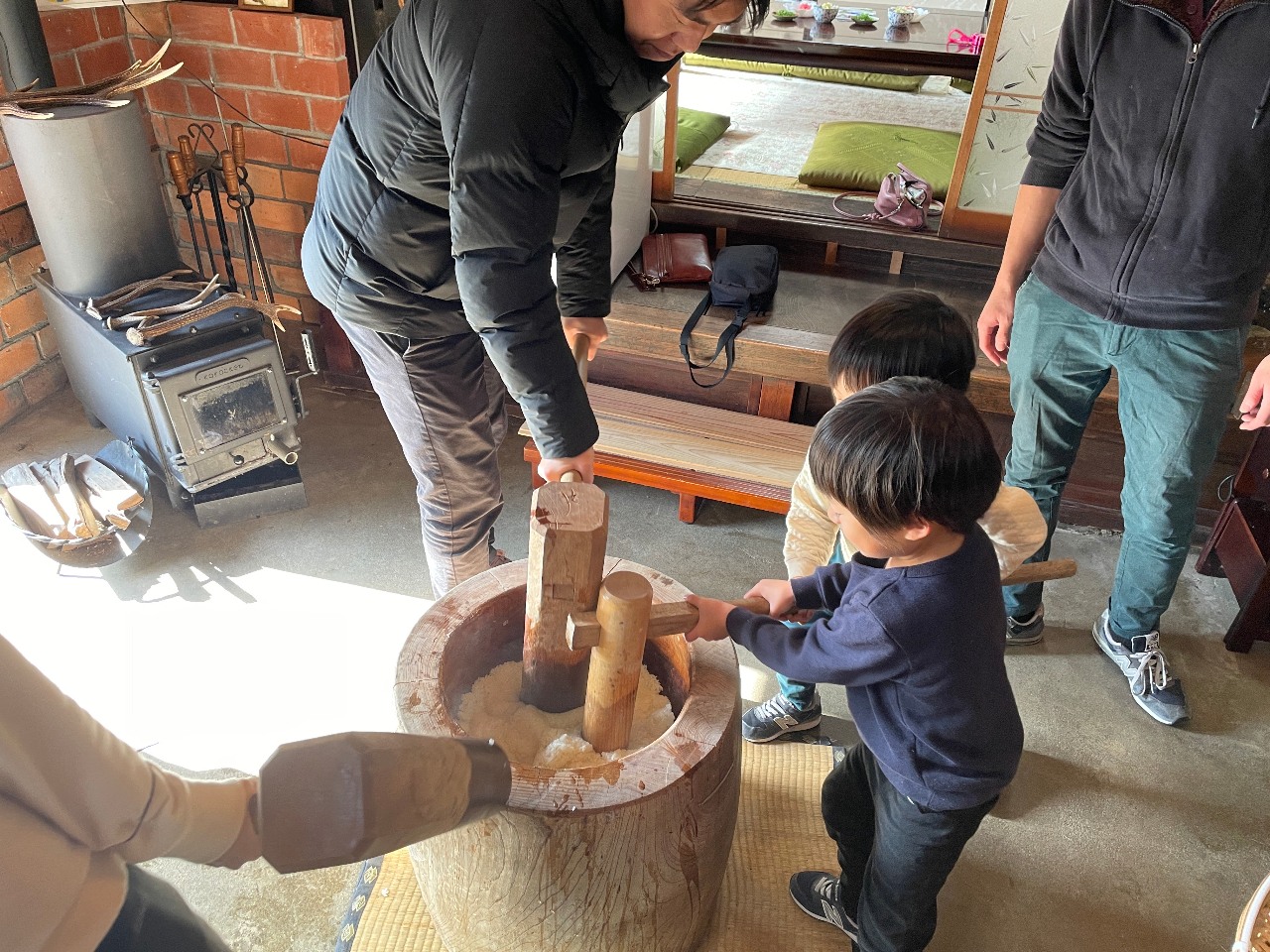 ŘÖƂł݂̂̌́AƑT[rXeFsAO[vЈsɂłHJ[܂AǂzoÂ肪o܂ASNSf܂