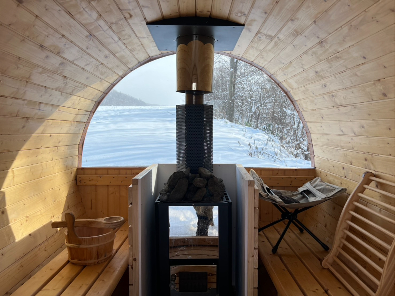 パノラマウィンドウからも雪景色が