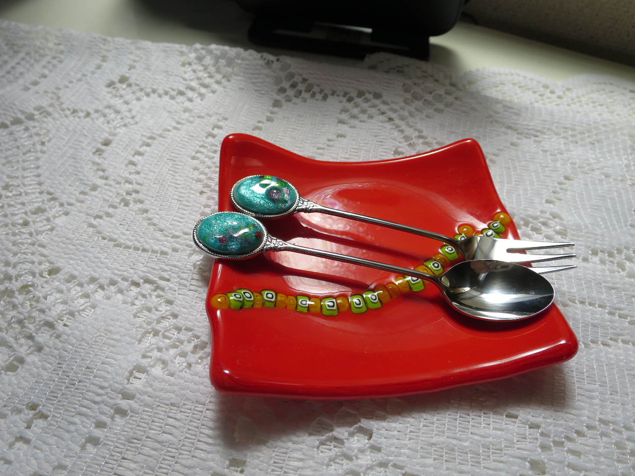 スプーン下のガラストレー