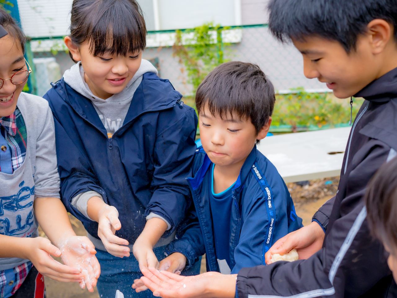 ݂Ȃō̂ꂽĂ̖yނ̂