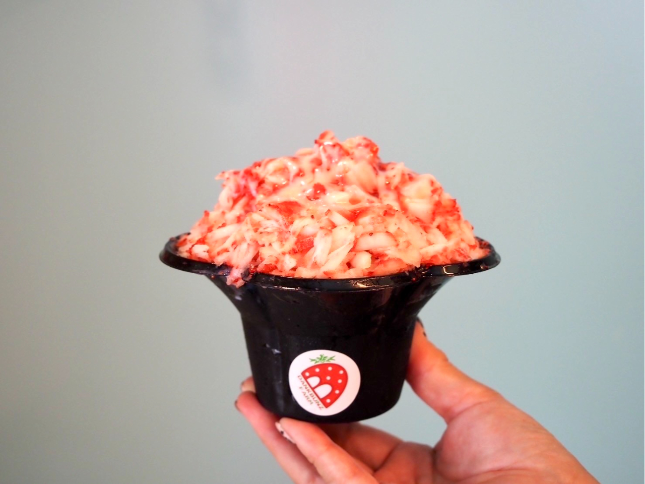 当農園では、いちごドリンクや削りいちごを販売しております☆いちご狩りの前後に、ぜひご堪能ください♪いちごの直売所もございます!