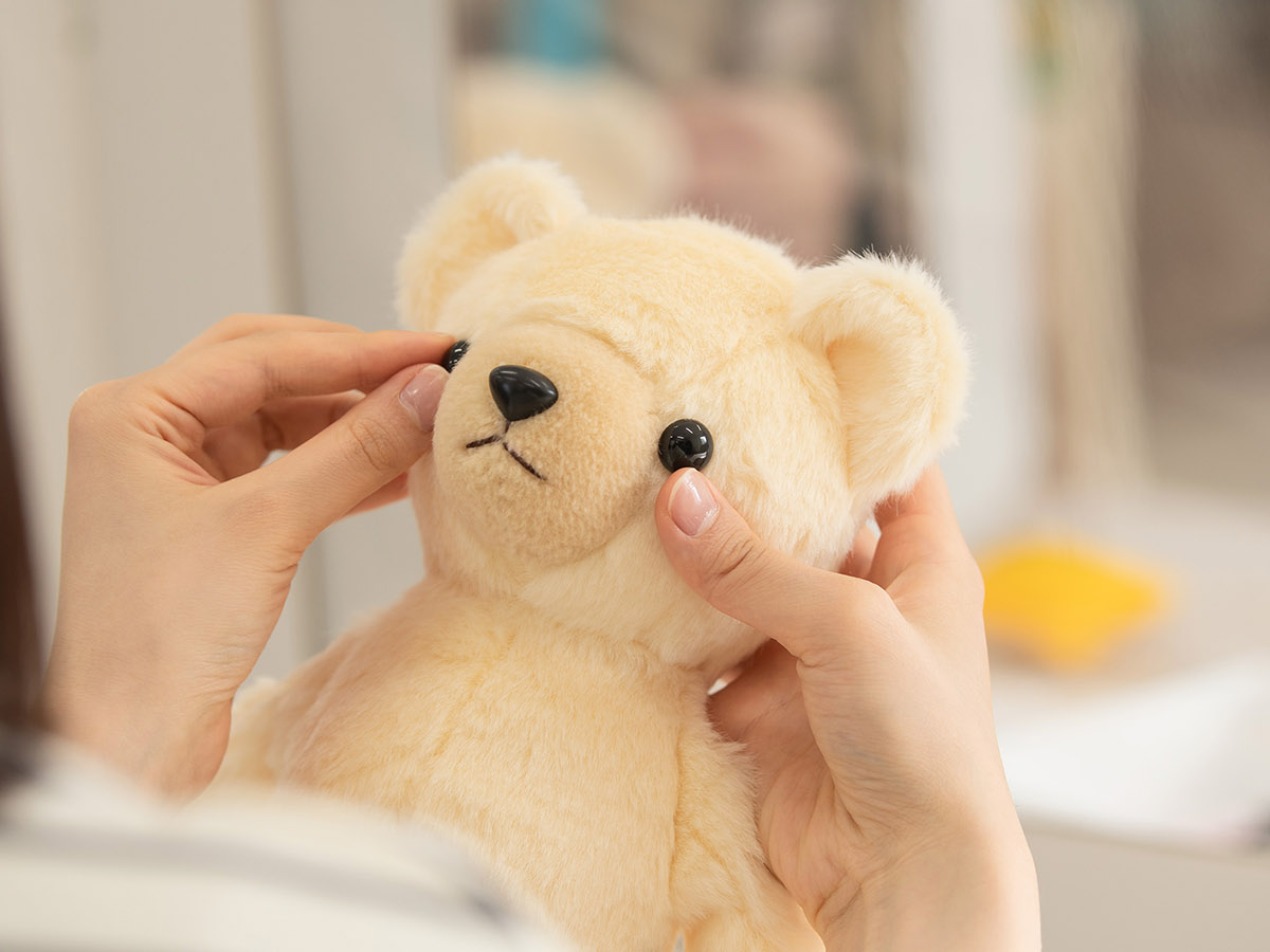 目の位置を決めます。目の位置でベアの印象が変わるので迷います!