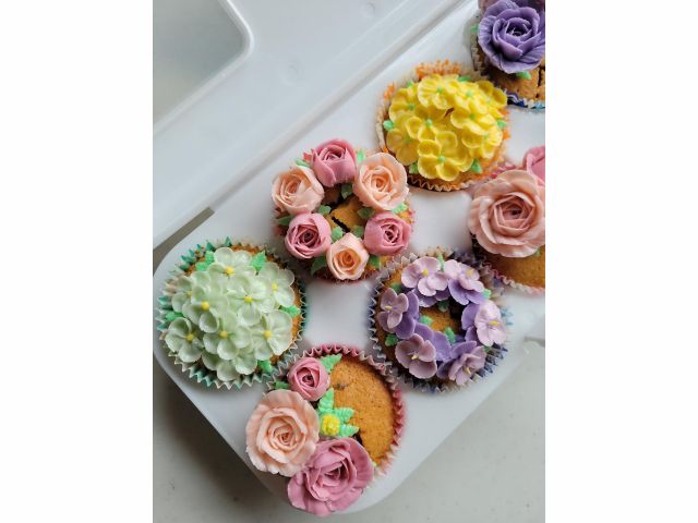 宮崎県民限定 バタークリームを使ったフラワーカップケーキ作り体験 女性にオススメ Afro Bouquet じゃらん遊び体験 宮崎県民限定 バタークリームを使ったフラワーカップケーキ作り体験 女性にオススメ Afro Bouquet じゃらん遊び体験