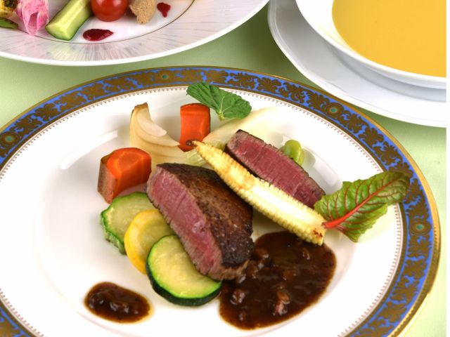 とちぎ霧降高原牛フィレのステーキ 季節のお野菜を添えて※写真はイメージとなります