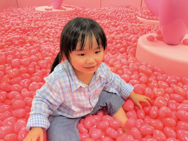 ハートの巨大ボールプール♪インスタ映え間違いなし(^_-)-☆