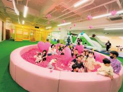 ハートの巨大ボールプール♪インスタ映え間違いなし!