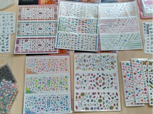 ネイルシールも良く使います。