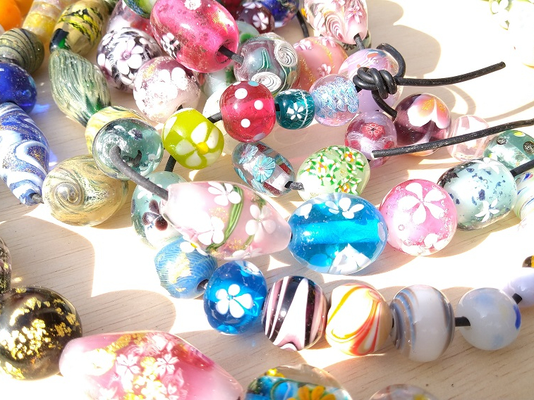 g{ʂɍDȃfUC̃V[\ċCyɂ킢qlły߂܂@_EE}[uʂ2{vłł܂B