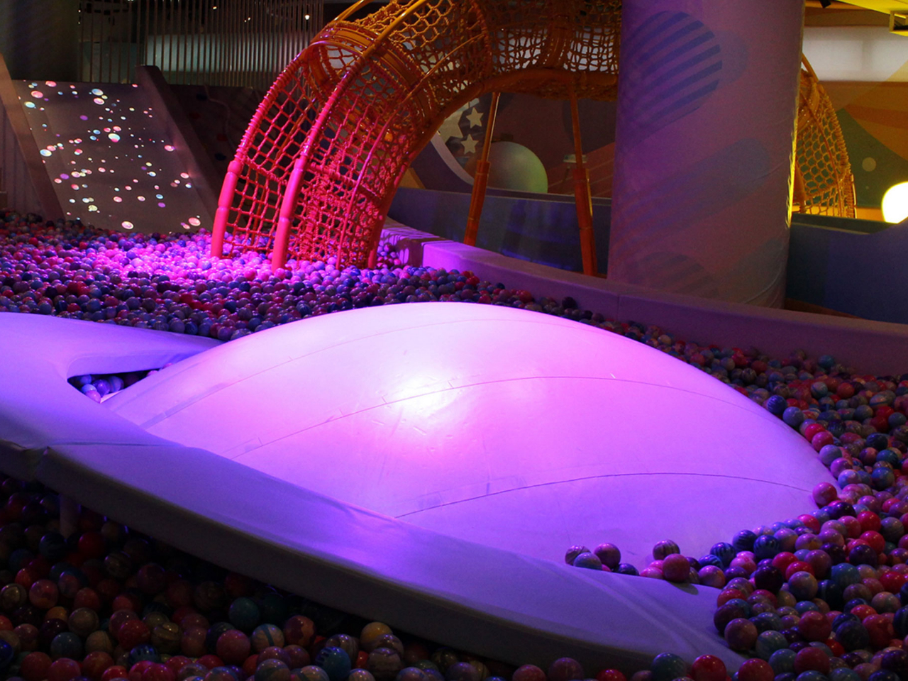 F͂̃{[v[GAB傫Ȃׂ́A邽тɉfςAqǂ͌JԂxxŗVт܂B