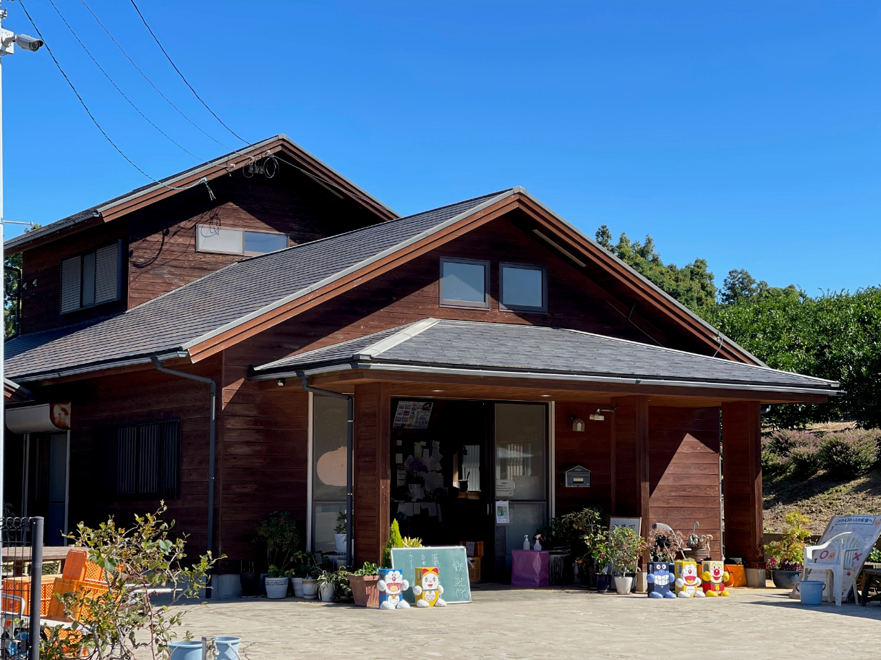入園受付・直売店です。駐車場からすぐの場所です。