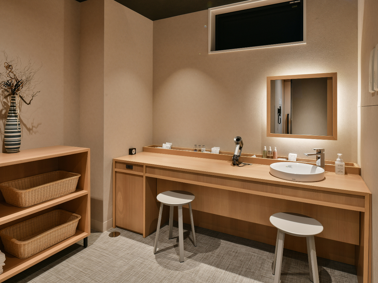 脱衣所にはアメニティ類もご用意しております