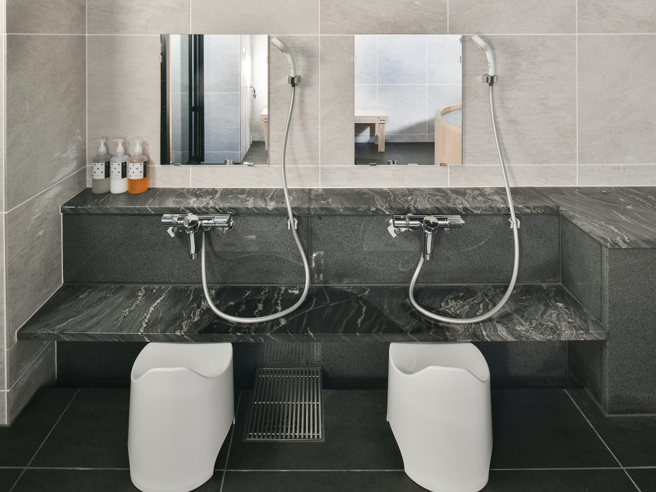 同時に2名で使えるブース