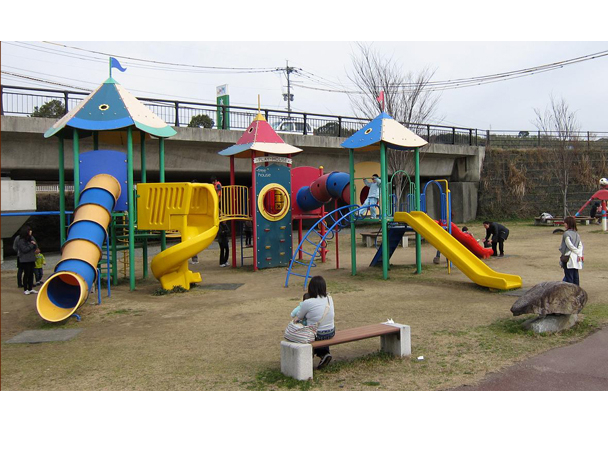 ̉wӃvUƖ{قĐ̂ƂɁAlXȗVݒuꂽ܂BVĈx͑̐eqKAVł܂