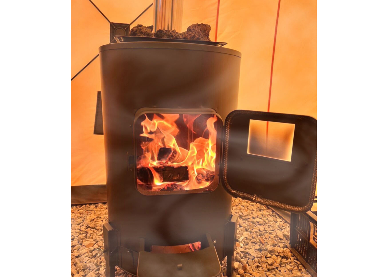 フィンランド式テントサウナ内部