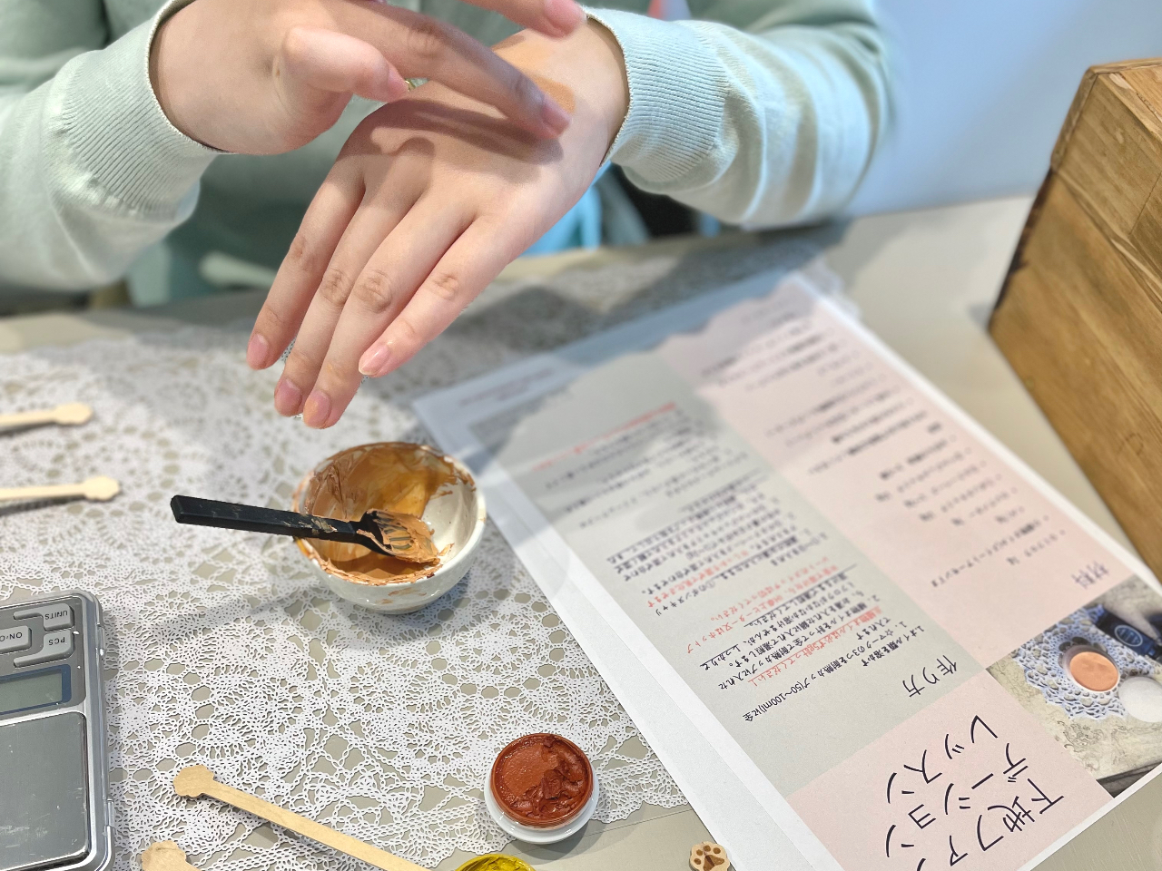 ベースカラーを作りお肌に合うかチェック中です