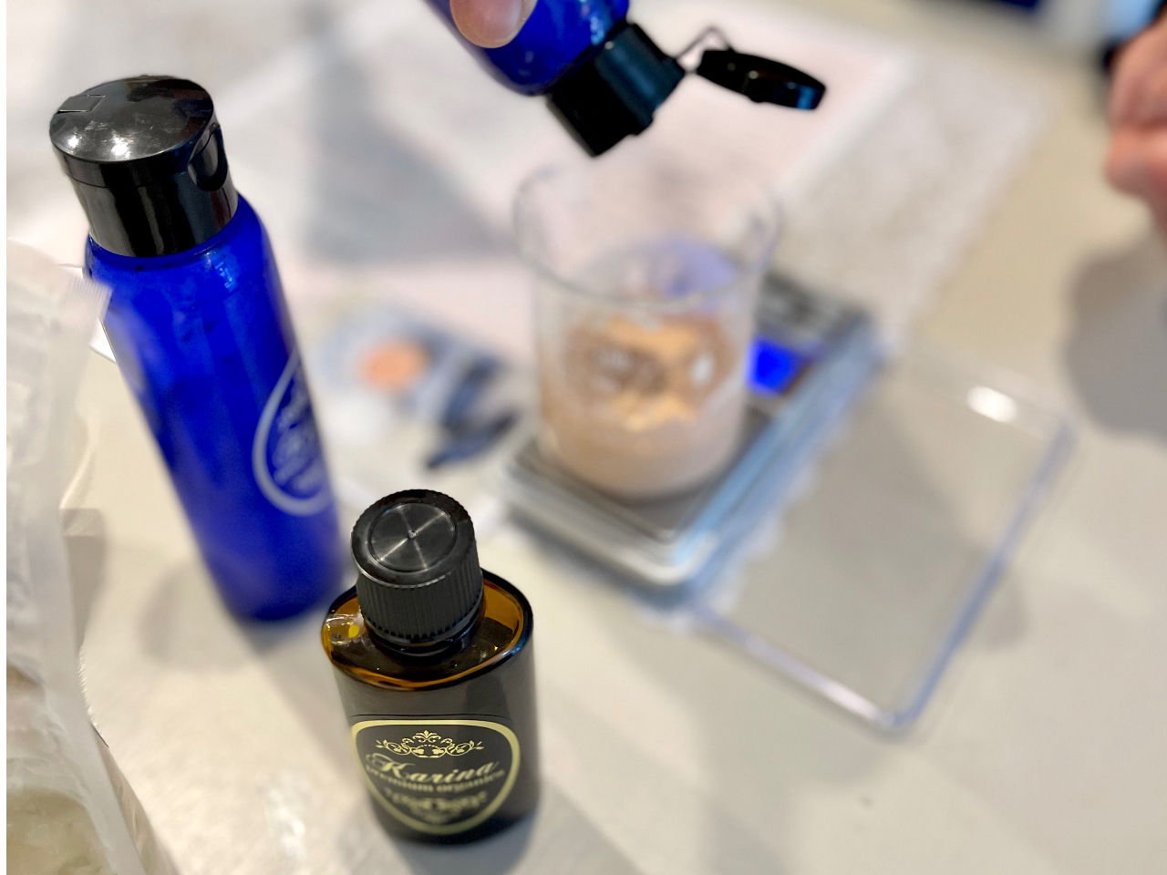 オーガニック精油や基材で作るファンデーションには、保存料など一切使用しません。お肌に優しいファンデーションです。