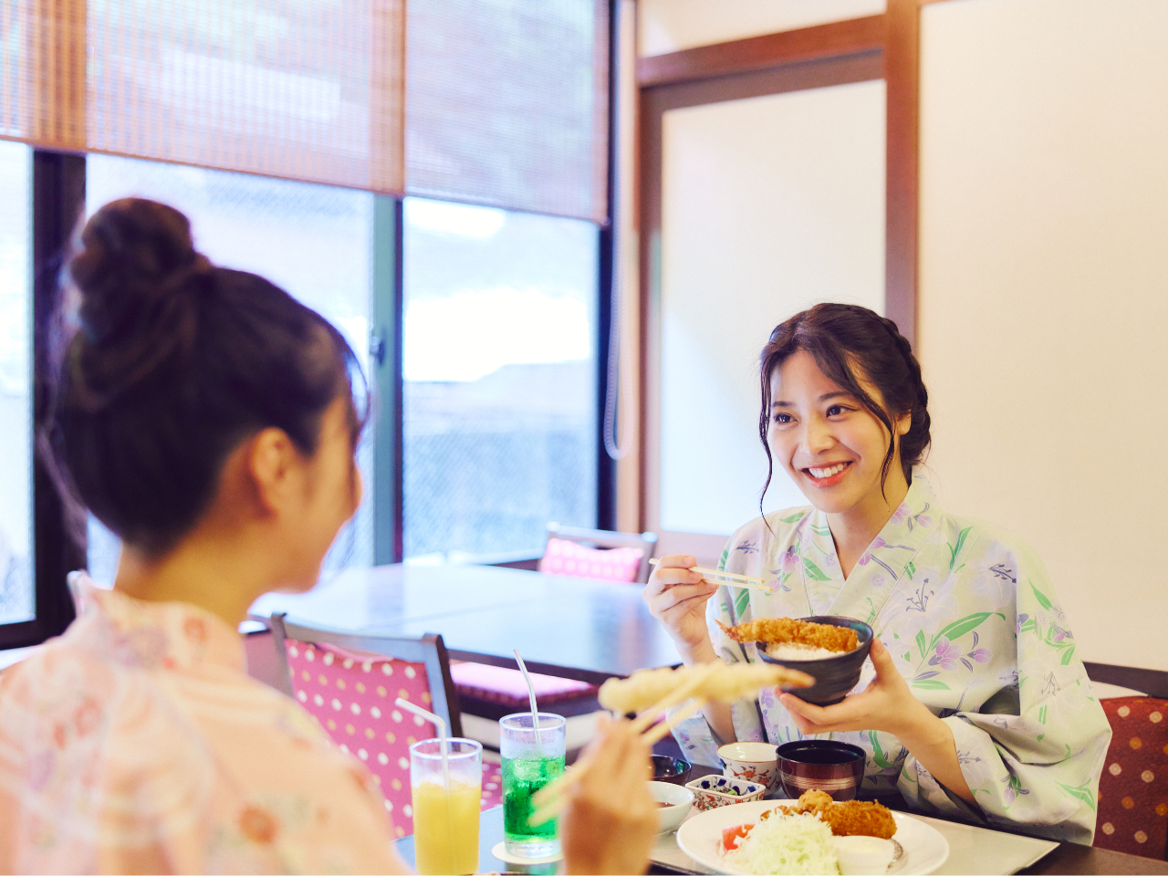 【箱根湯本駅より徒歩圏内】最大630円割引★入館＆館内利用券2,000円付き★全...