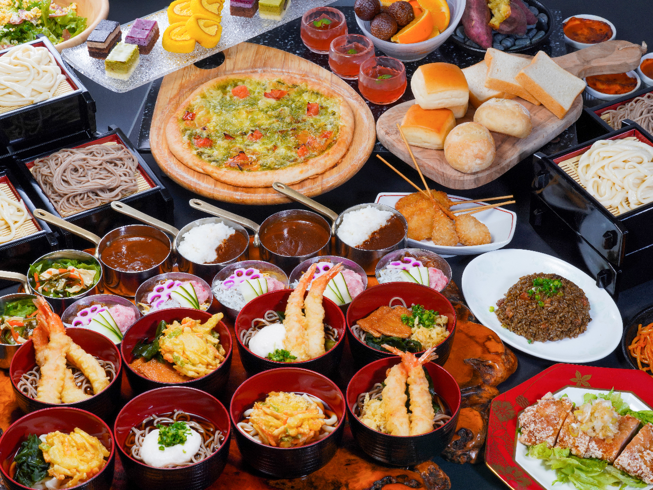 《ランチバイキング》天成園カレーや揚げ物・ラザニア・ピザ・油淋鶏・そば・うどん・炒飯・ケーキ盛り合わせなど…盛りだくさん♪
