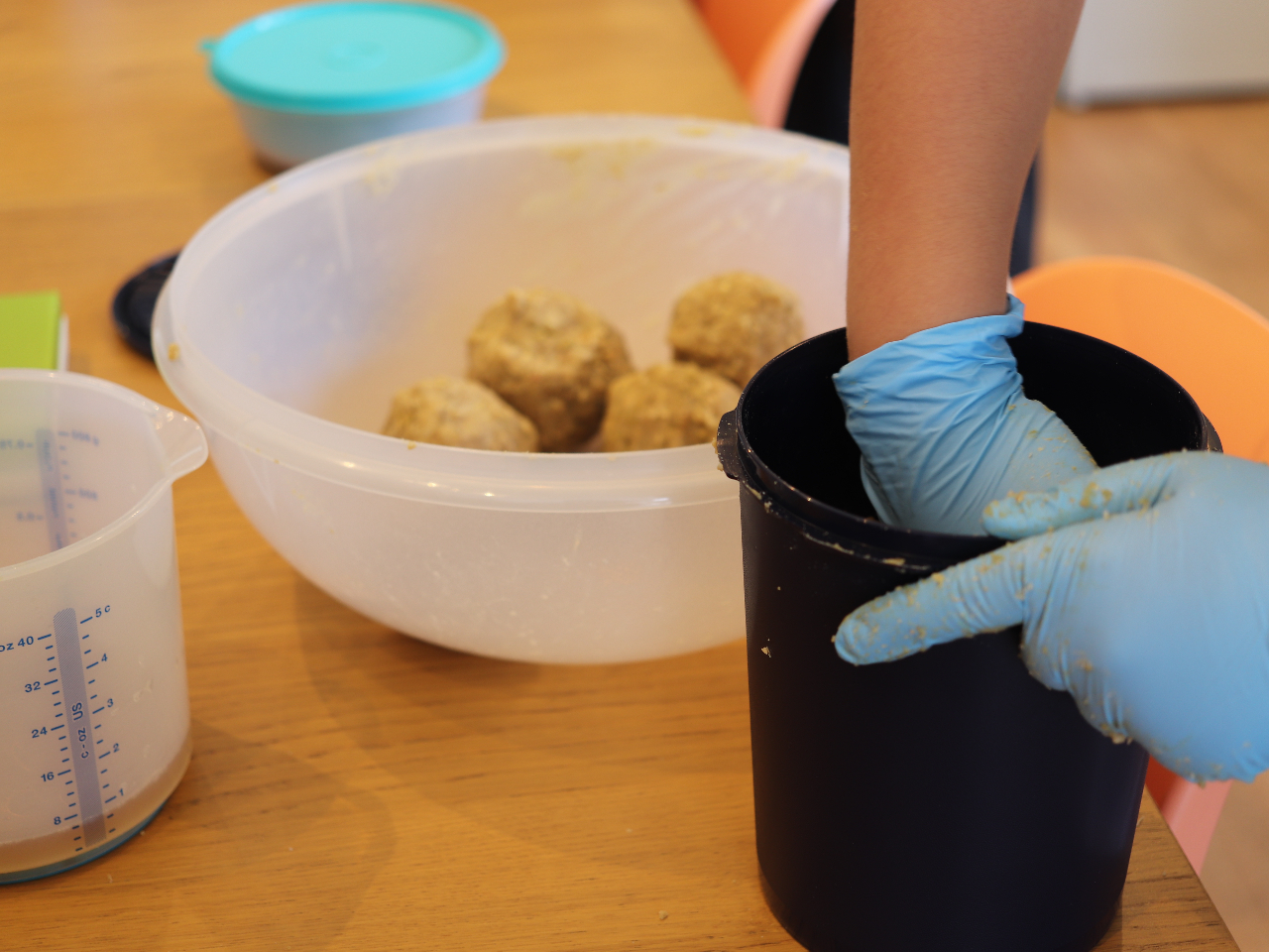 ꂼꎩ̂̕XQkgl߂ĂAĂ܂B