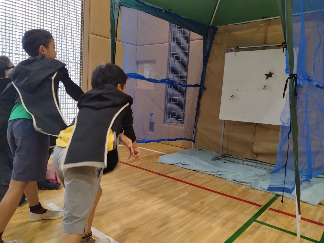 忍者と言えば手裏剣投げ。シュシュッと的に投げてみよう!!!