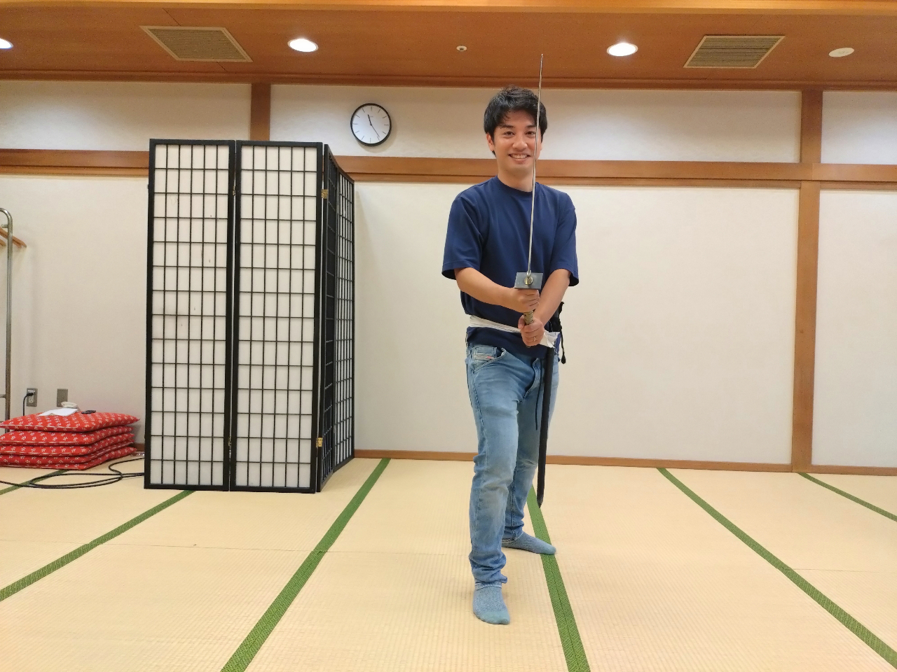 『忍者走り』で走ってみよう。途中で障害物が出てきたらジャンプで避けるんだ!!!