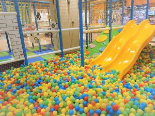 人気No.1の巨大ジャングルジム。2階建てで広い!冒険気分を味わえます。※写真はイメージです