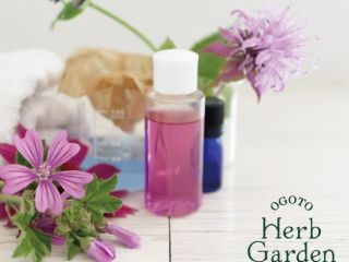 自家製ハーブ製品をリッチに使ったローション作りや、ハーブソルト作りなどをワークショップでご用意。