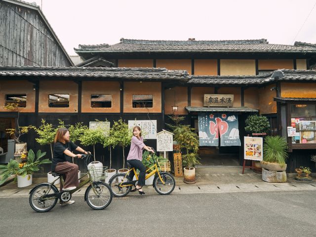 大正末期に創業し平成初期に廃業した元銭湯をリノベーションしてオープンした町のシンボル【藝術喫茶清水温泉】に到着!