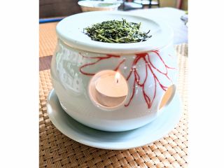 こちらが中サイズです!茶葉をのせても良いですよ!