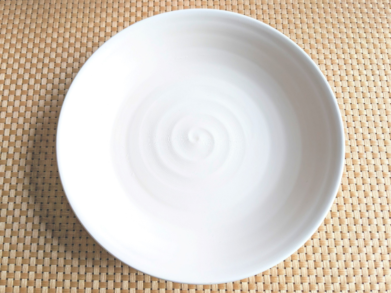 シンプルでデザインしやすいお皿です。