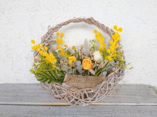 フレッシュミモザのシーズン以外やドライフラワーが無い時は、アートフラワーを使用します。分からないときはお尋ねください。