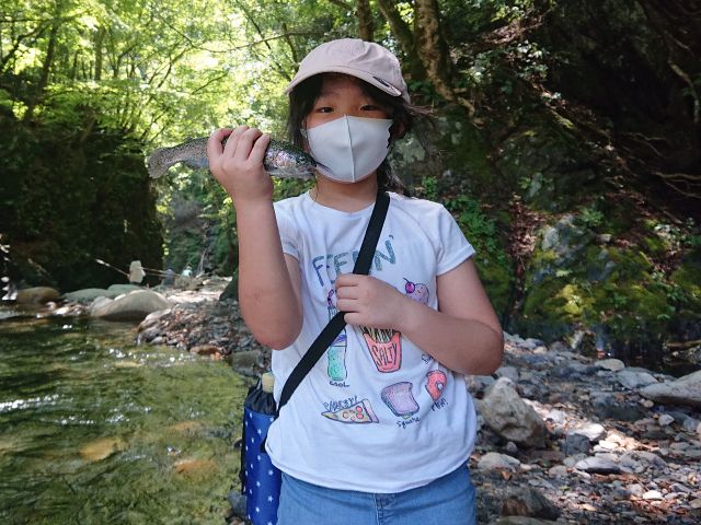 自然渓流でニジマスえさ釣り90分間プラン 初心者の方でもお楽しみいただけます 都心から特急で1時間 カップル ファミリーにおすすめ 奈良子釣りセンター じゃらん遊び体験 自然渓流でニジマスえさ釣り90分間プラン 初心者の方でもお楽しみいただけます 都心から特急で1時間 カップル ファミリーにおすすめ 奈良子釣りセンター じゃらん遊び体験