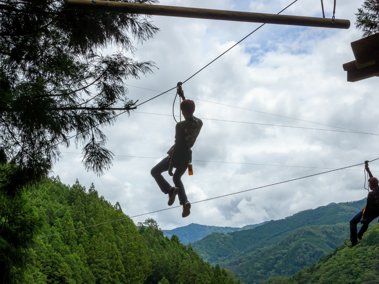 四国カルスト麓の山々を一望できます。季節によって変化するロケーションはサイコー!