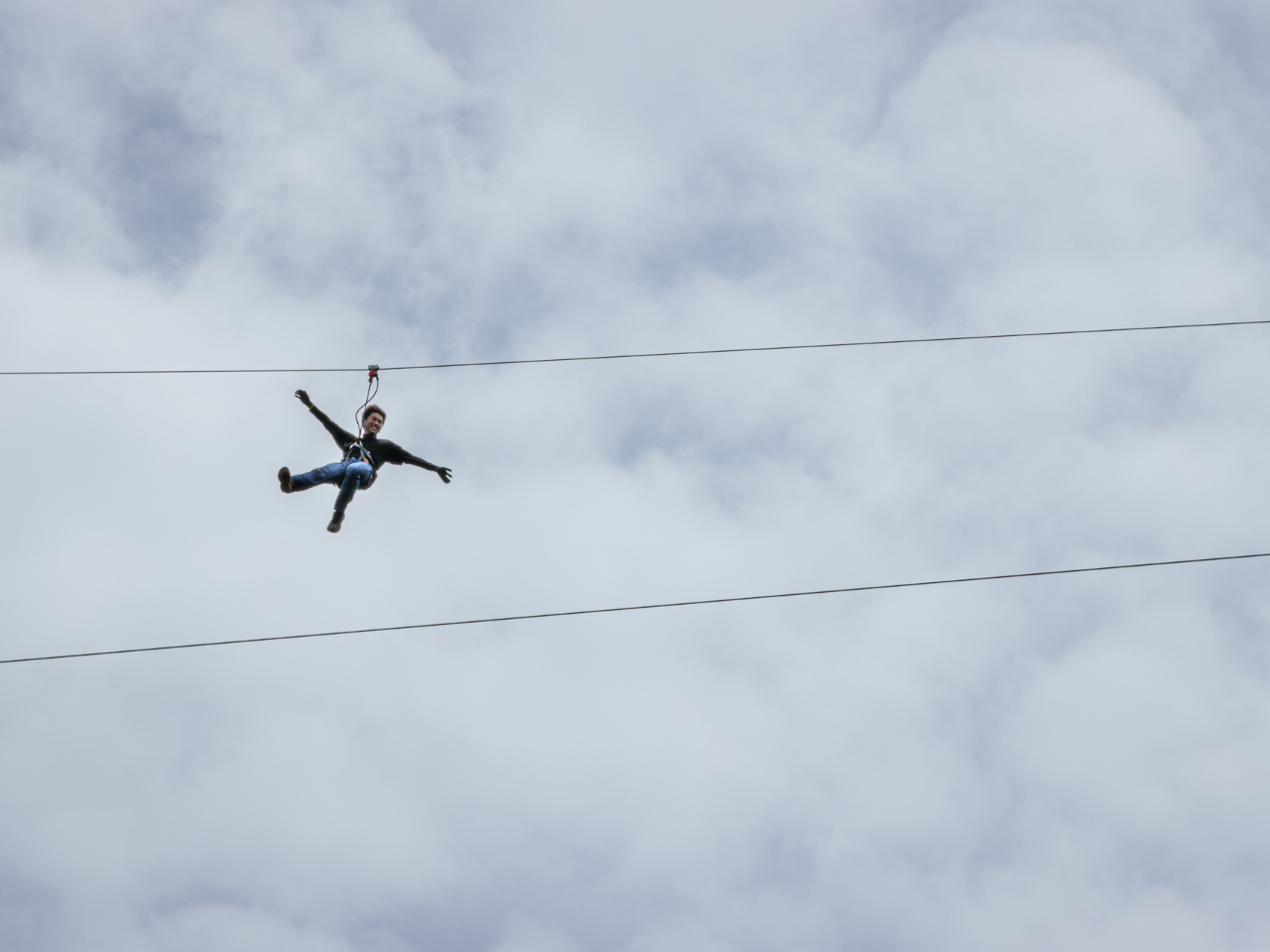 ジップスライド往復約650m!地上から約30〜40mの高さを滑ります♪